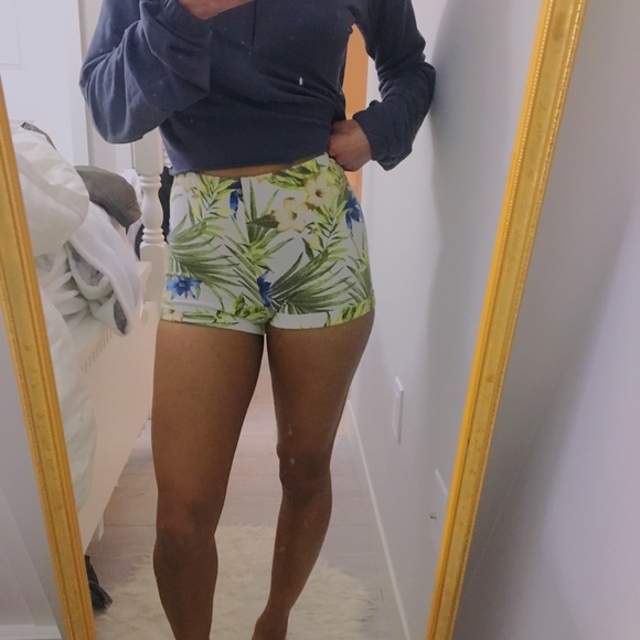 Palm tree high waisted shorts - Picture 3 of 3